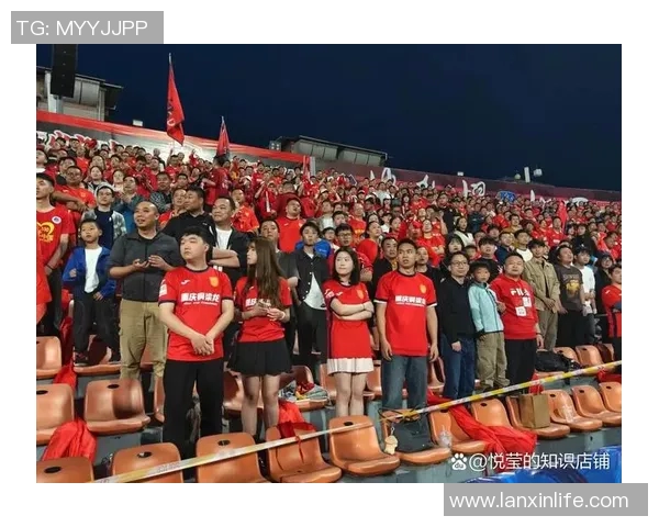 足球巨星重返赛场再创辉煌球迷热情赞美不绝于耳